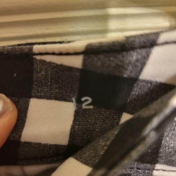 St. John's Bay Black and White Plaid Capri Pants - Picture 4 of 4